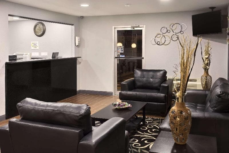 Super 8 by Wyndham Ardmore 4