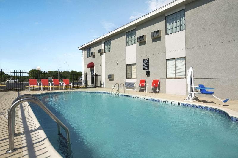 Super 8 by Wyndham Ardmore 5