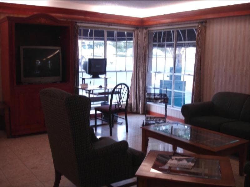 Stratford House Inn And Suites 3