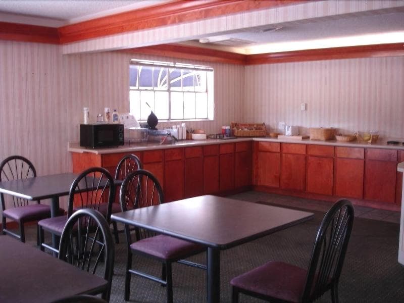 Stratford House Inn And Suites main