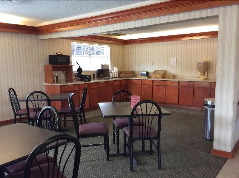 Stratford House Inn And Suites 5
