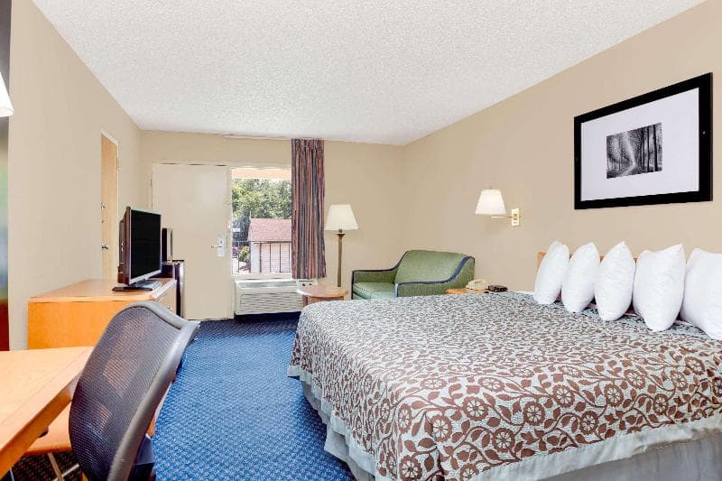 Days Inn By Wyndham Downtown Aiken photo 1