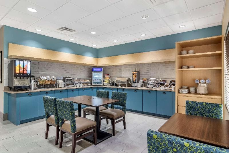 Comfort Inn & Suites 3