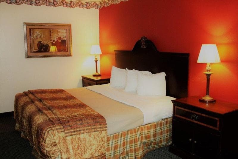 Fifth Season Inn & Suites 2