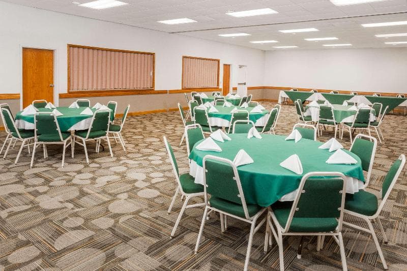 Super 8 by Wyndham Stevensville 3