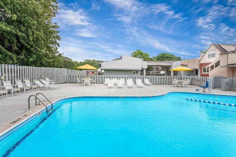 Super 8 by Wyndham Stevensville 2
