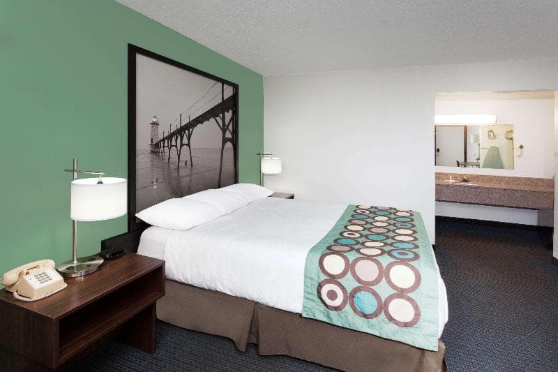 Super 8 by Wyndham Stevensville 4