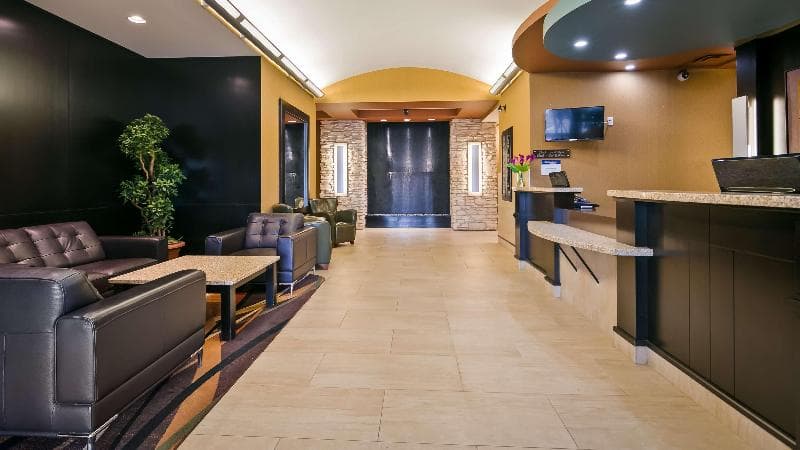 Best Western Plus Sherwood Park Inn & Suites 4