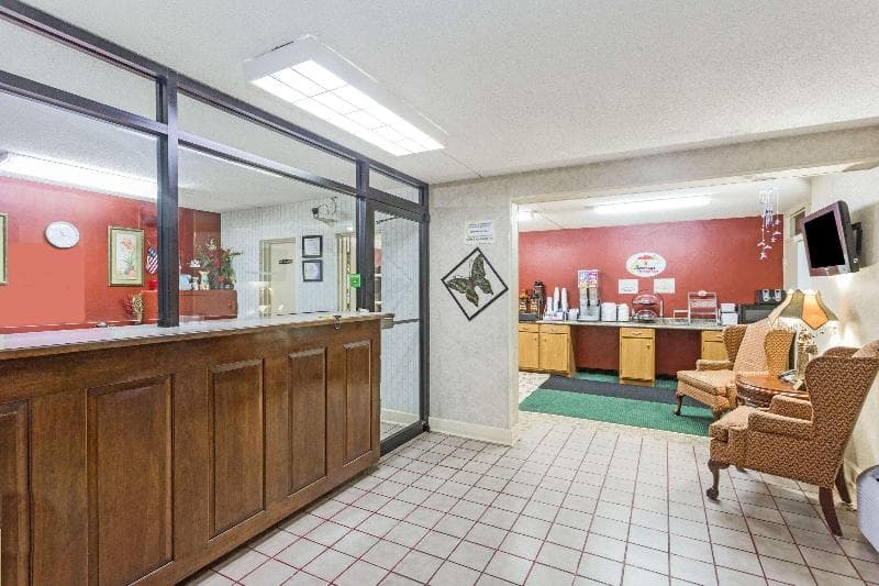 Super 8 by Wyndham Tifton 5
