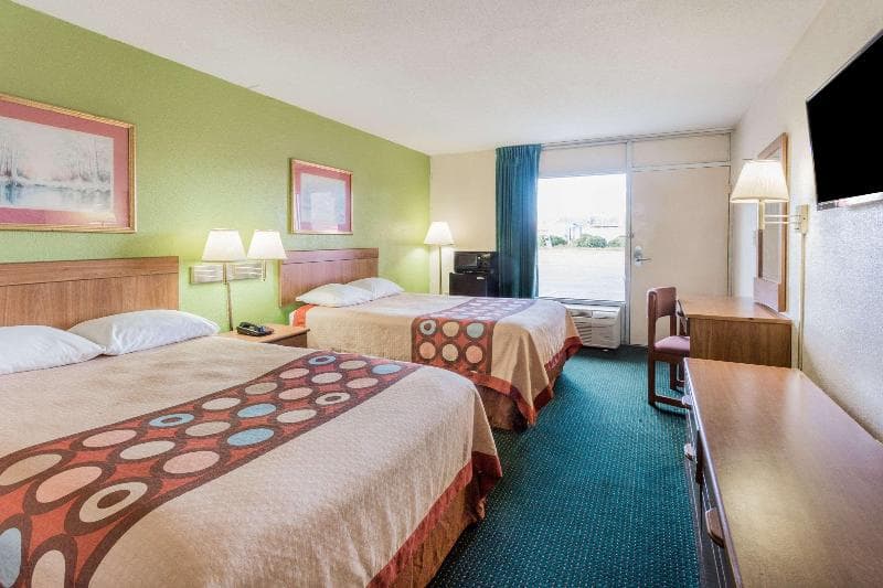 Super 8 by Wyndham Tifton 4