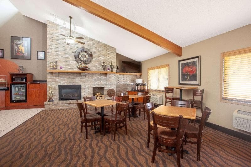 AmericInn by Wyndham Albert Lea 2