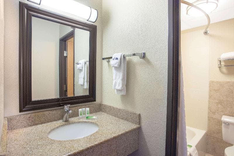 AmericInn by Wyndham Albert Lea 3