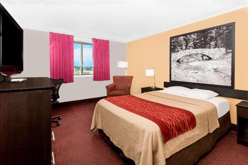 Super 8 by Wyndham Ames 4