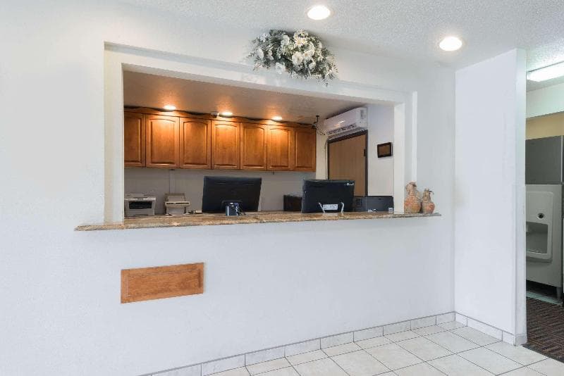 Super 8 By Wyndham Bernalillo 4
