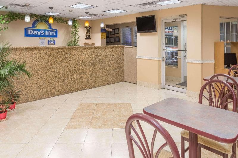 Days Inn by Wyndham Waycross 4