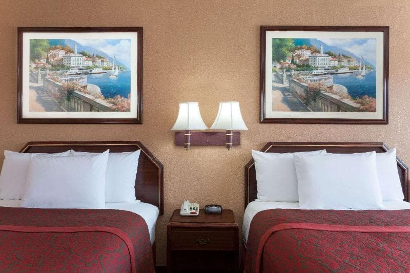 Days Inn by Wyndham Waycross 3
