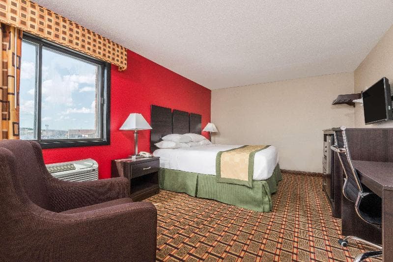 Days Inn by Wyndham Muncie - Ball State University photo 1