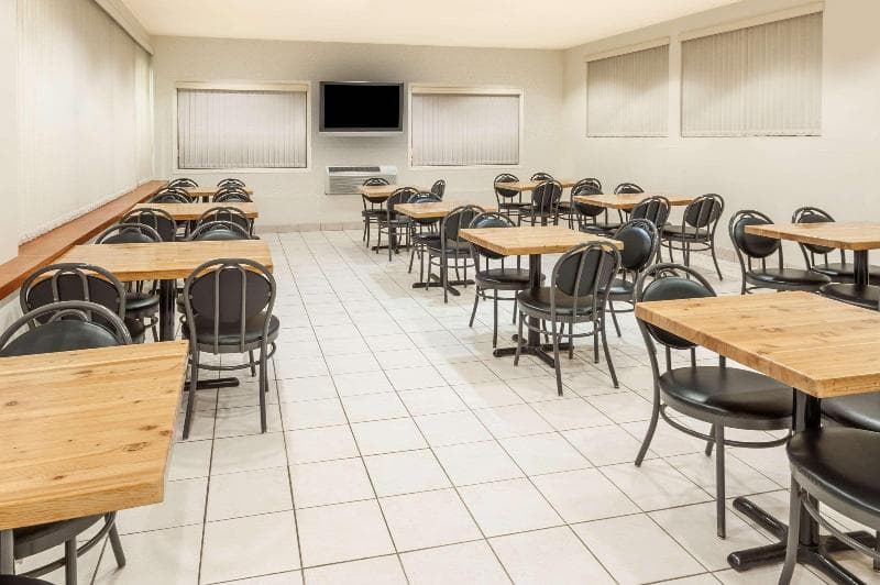 Super 8 By Wyndham Edmonton/West 3