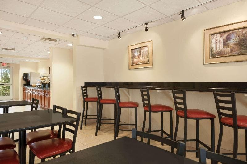 Microtel Inn & Suites by Wyndham Ann Arbor 5
