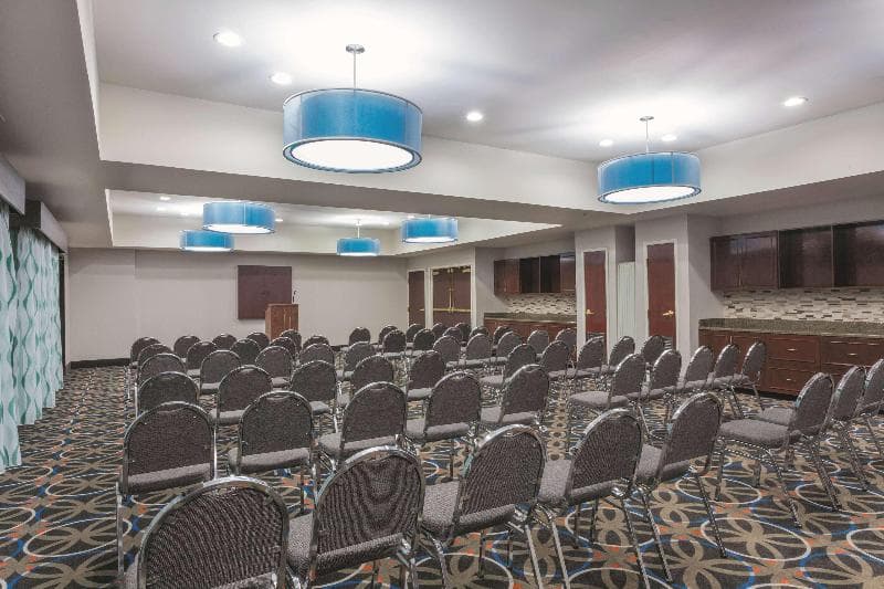 La Quinta Inn & Suites by Wyndham Covington main
