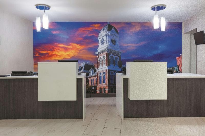 La Quinta Inn & Suites by Wyndham Covington 5