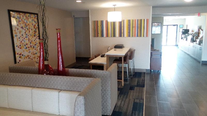 Holiday Inn Express & Suites Muncie 5