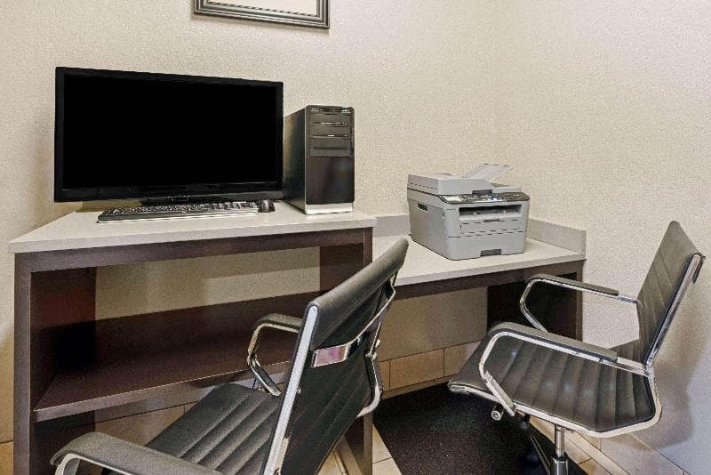 La Quinta Inn & Suites By Wyndham Ada photo 1