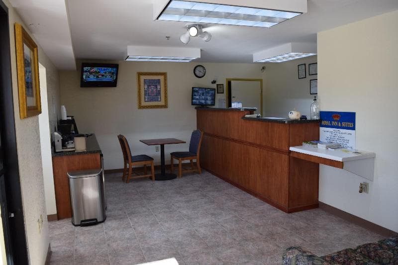 Royal Inn & Suites 5