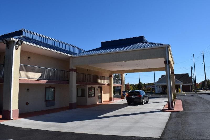 Royal Inn & Suites 3