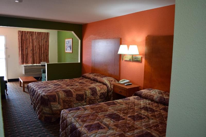 Royal Inn & Suites main