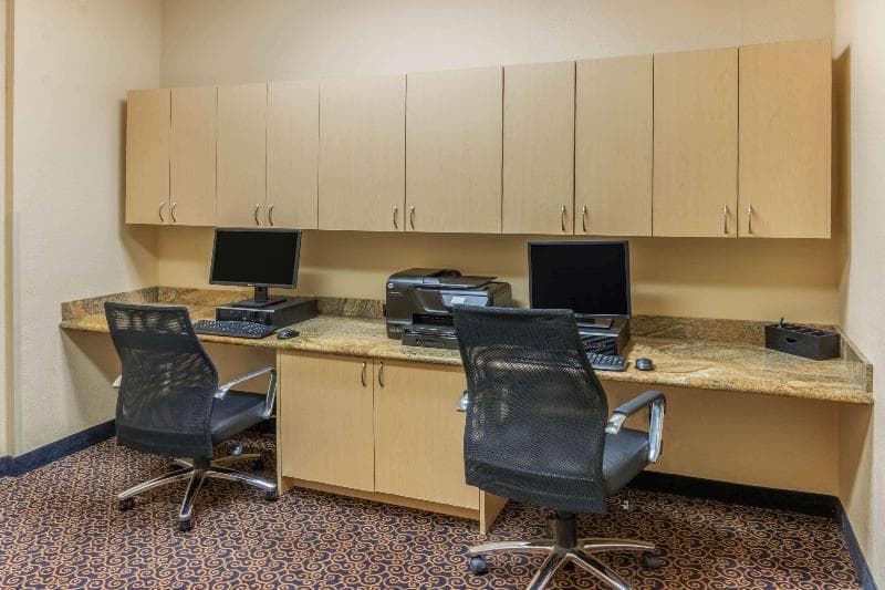 La Quinta Inn & Suites by Wyndham Hobbs photo 1