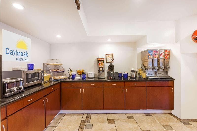 Days Inn by Wyndham Austin/University/Downtown photo 1