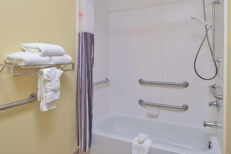 La Quinta Inn and Suites Atlanta South Newnan 5