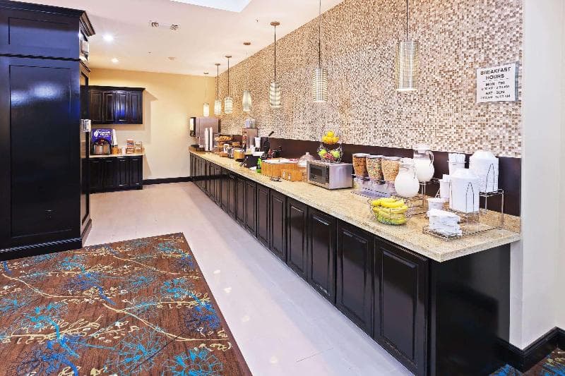 La Quinta Inn & Suites by Wyndham Marshall 3