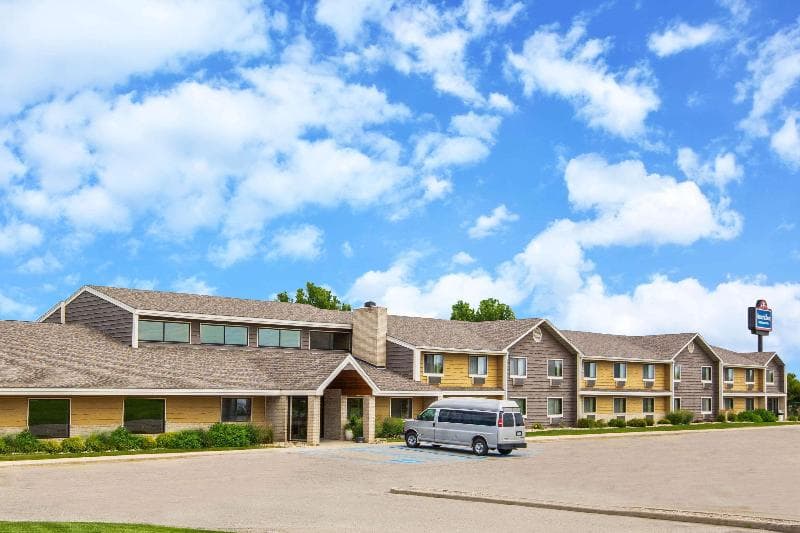 AmericInn by Wyndham Clear Lake photo 1