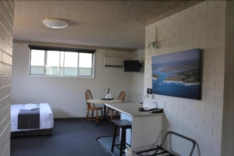 Avlon Gardens Motel 3
