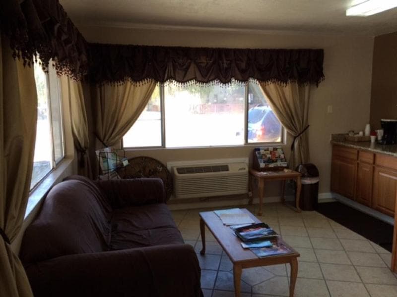 Vino Inn & Suites photo 1