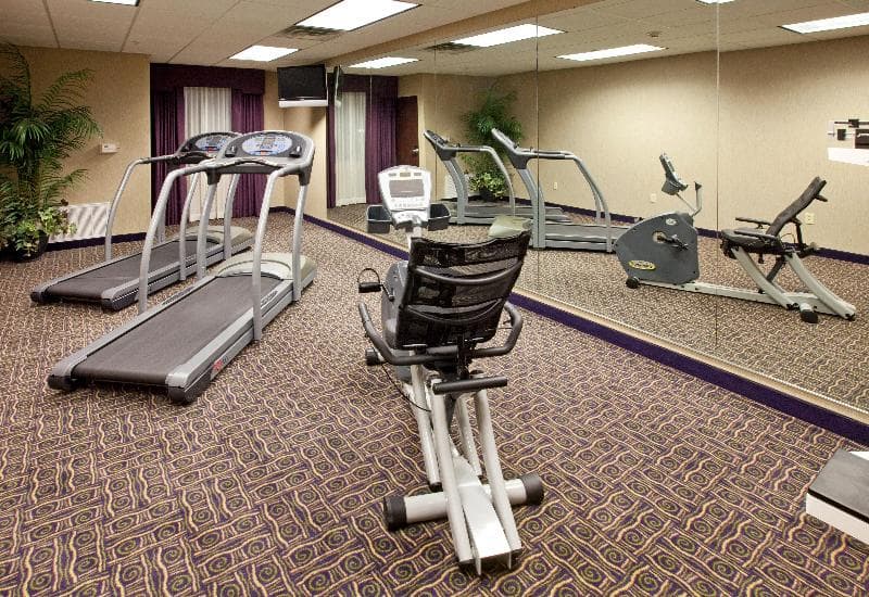 Holiday Inn Express & Suites Ada 2