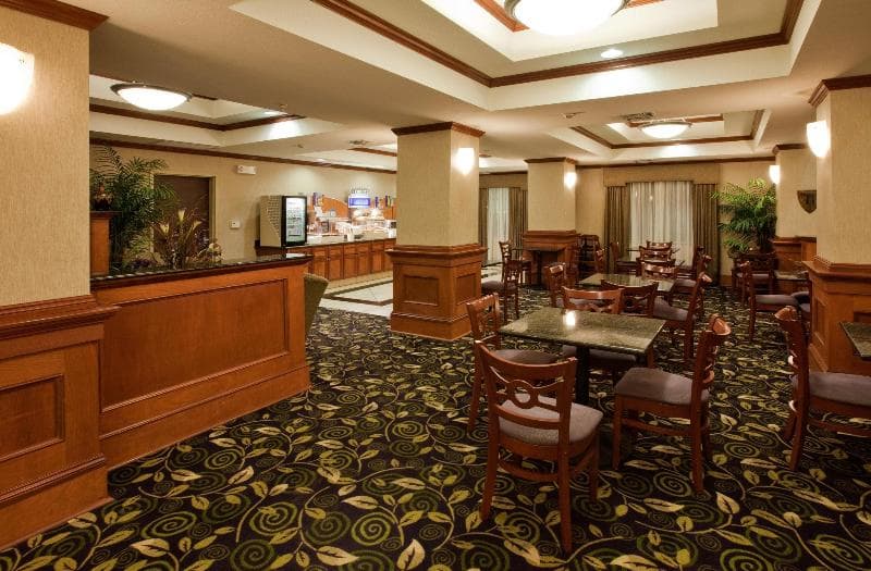 Holiday Inn Express & Suites Ada 3