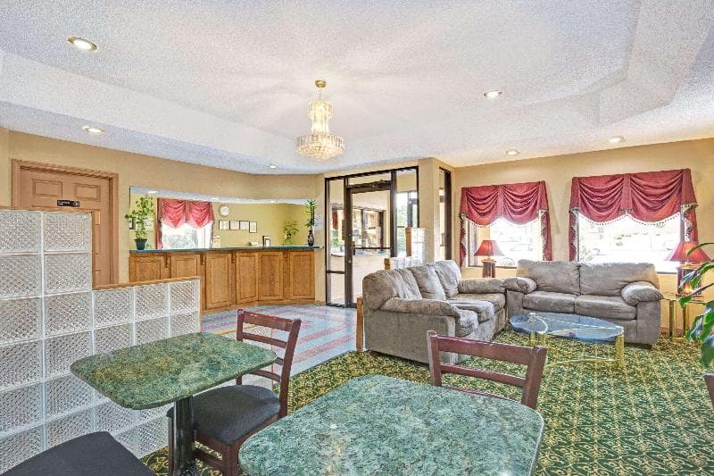 Travelodge by Wyndham Forest Park Atlanta South 5