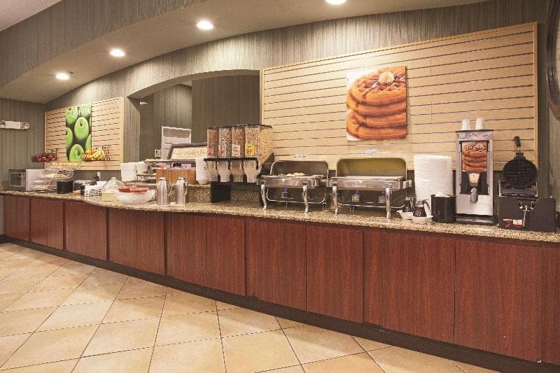 La Quinta Inn & Suites by Wyndham Albuquerque Midtown 3