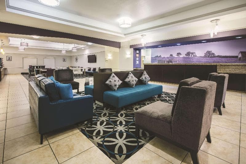 La Quinta Inn & Suites by Wyndham Brownwood 5