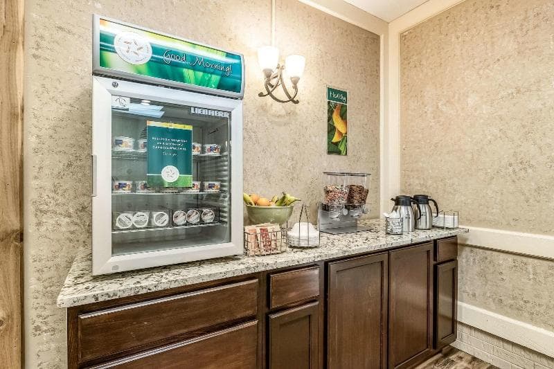 Quality Inn And Suites (Ex Americas Best Value Inn) 3