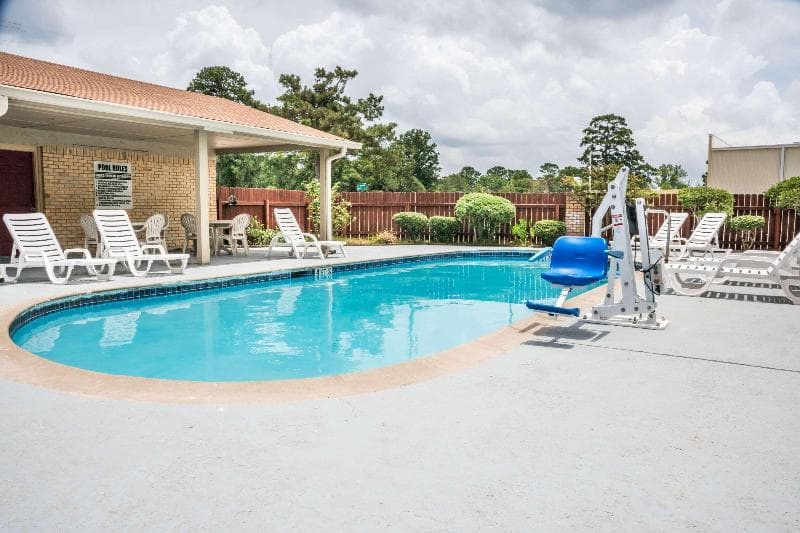 Days Inn By Wyndham Bastrop 5