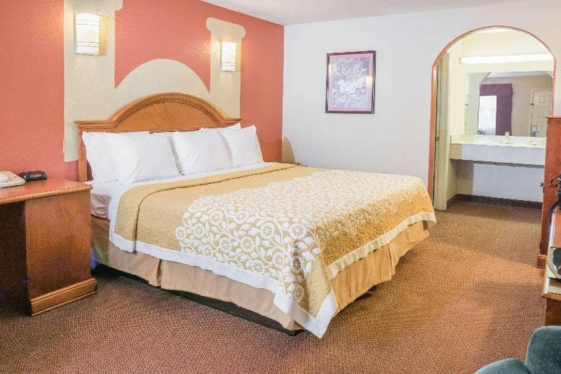 Days Inn By Wyndham Bastrop 3