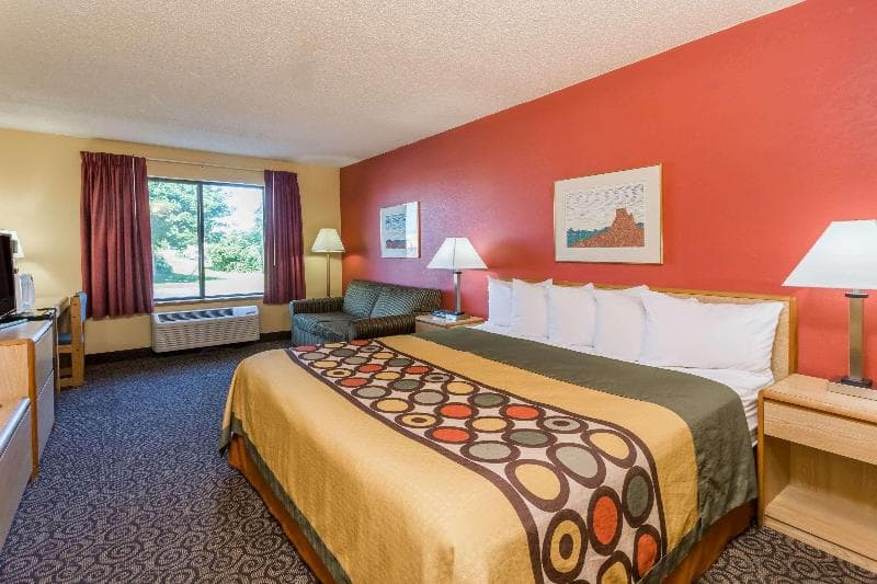Super 8 by Wyndham Appleton 2