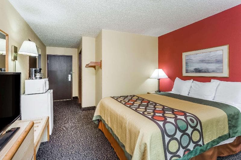 Super 8 by Wyndham Appleton 4