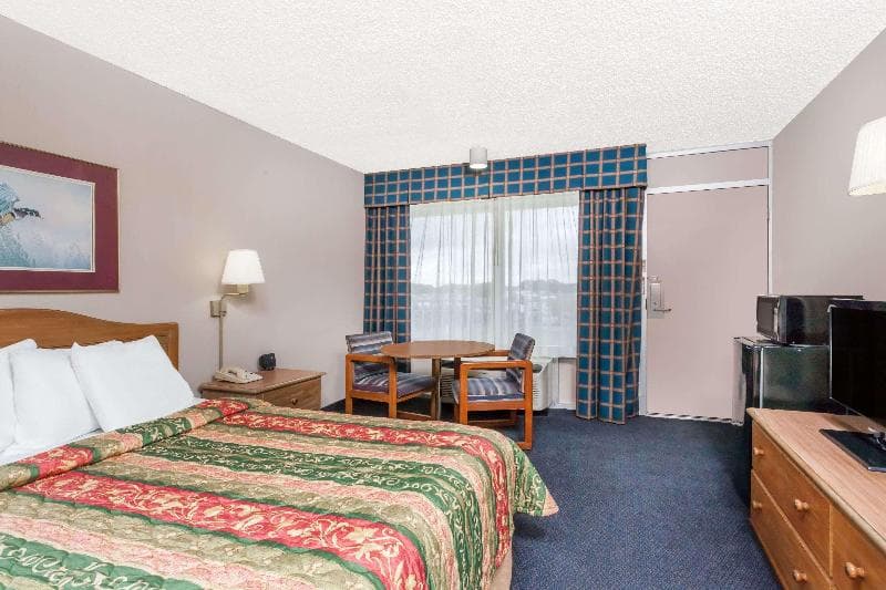 Days Inn By Wyndham Seguin photo 1