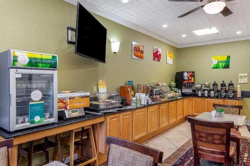 Quality Inn Fayetteville Nr Historic Downtown Sq 2