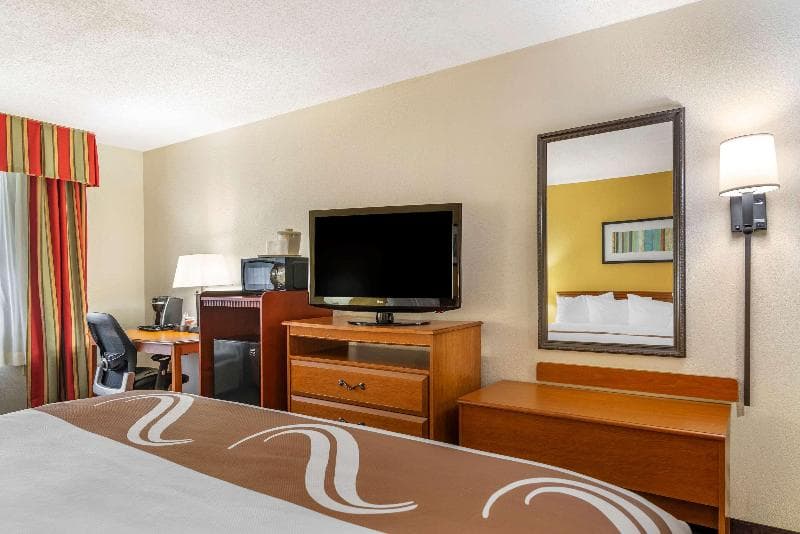 Quality Inn Fayetteville Nr Historic Downtown Sq 4